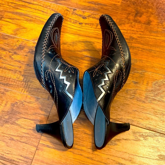 Indigo by Clark’s Western Boot Style Slip on Shoes. - Picture 8 of 8